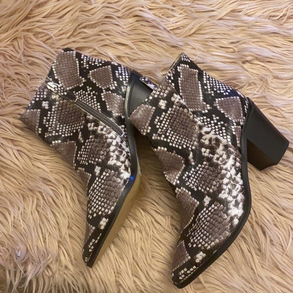 Braxten Snake Embossed Block Heel Bootie
14TH AND UNION - Picture 5 of 7